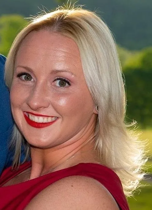 Amanda Walker Headshot